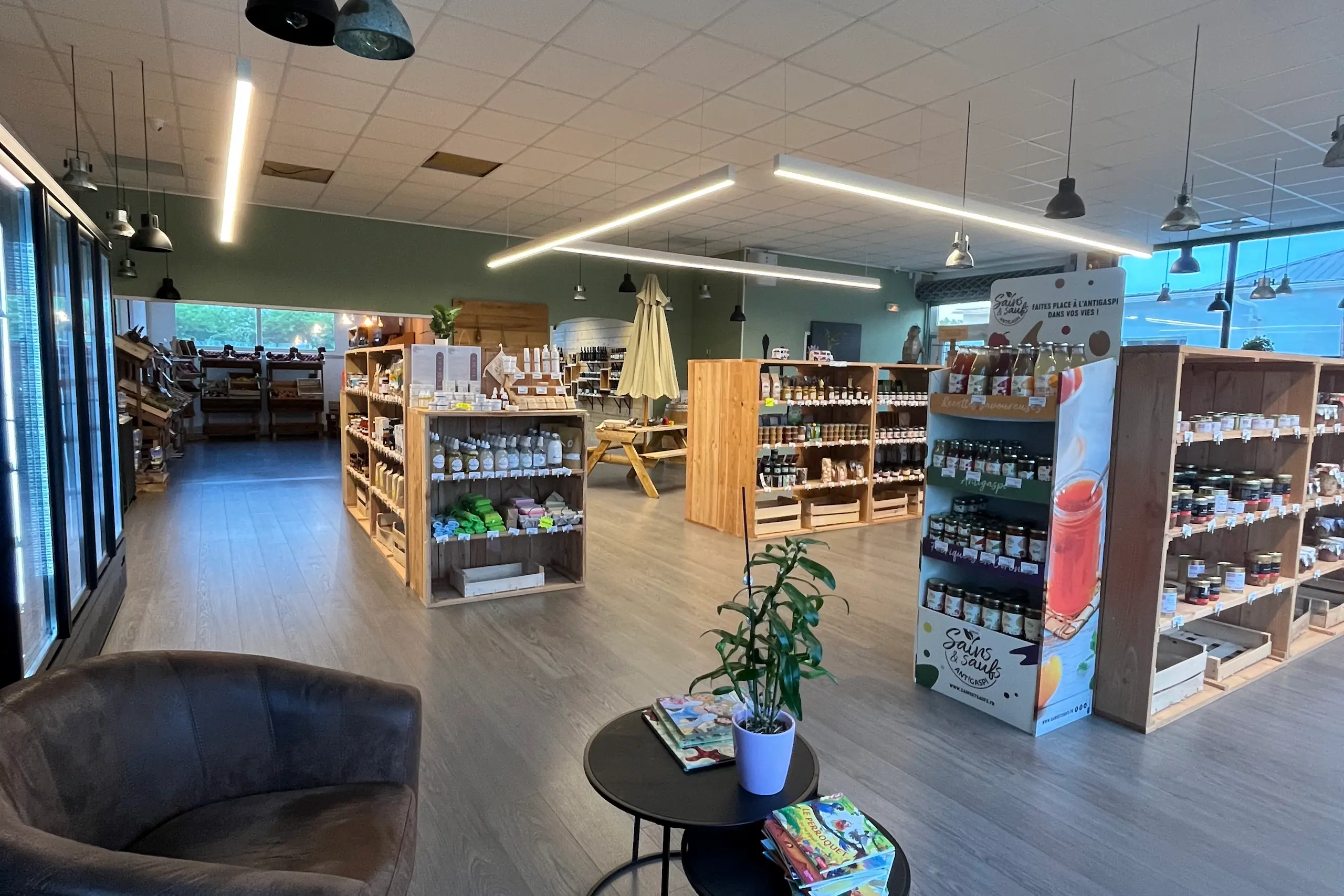 Vue intérieure du magasin.